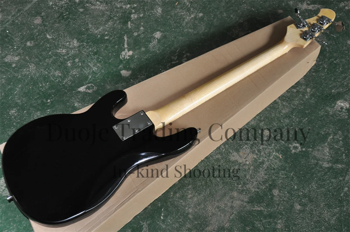 4 string electric bass Black body Ray Guitar Maple fingerboard White board HH pickup can be customized