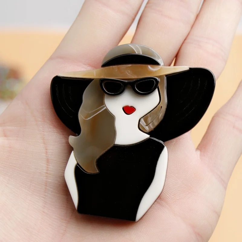 Stylish Simple and Elegant Women's Brooch Cartoon Accessory Pin Gift