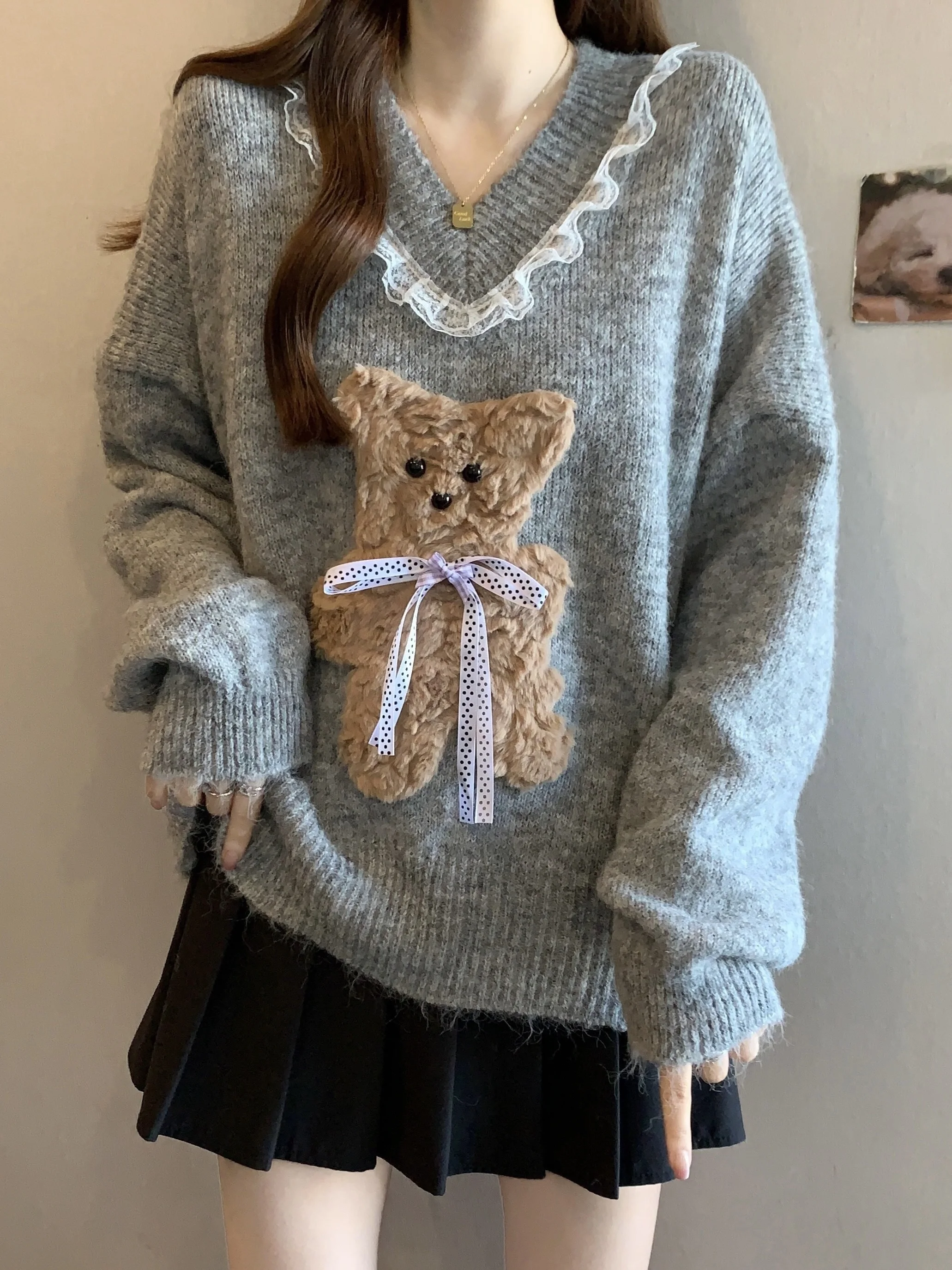 

Женский вязаный свитер оверсайз с кружевными вставками и мультяшным медведем, свободный крой, в стиле лэйзери, повседневный пуловер