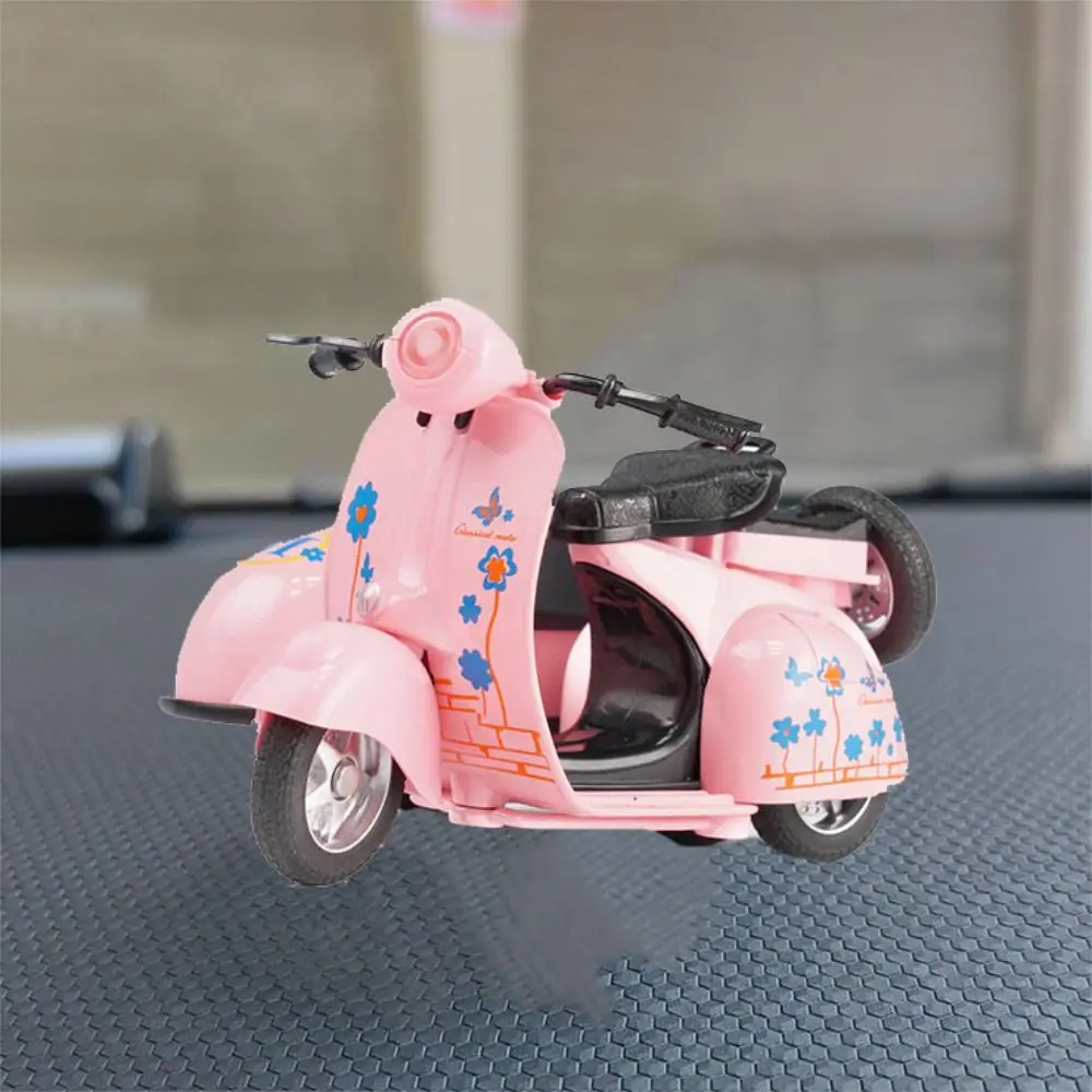 Modello di moto pull-back a tre ruote Simulazione di suoni e luci Collezione di auto giocattolo per moto in lega pressofuso