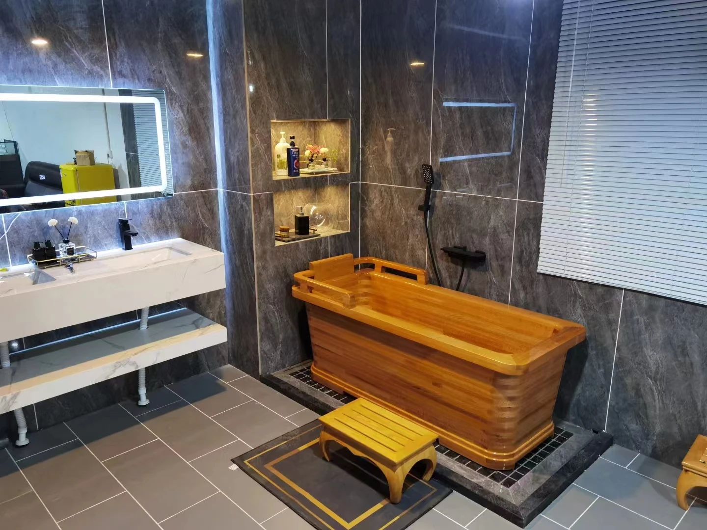 Modern Design Portable Freestanding Soaking Wooden Barrel Bath Tub for Indoor Use Hotels Villas Apartments Supplied Best Source