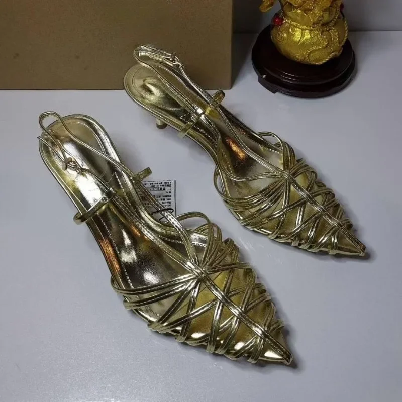 

Роскошные летние женские босоножки на высоком каблуке золотого цвета, модный дизайн с узким ремешком, пикантная женская обувь с острым носком для вечеринки и выпускного вечера