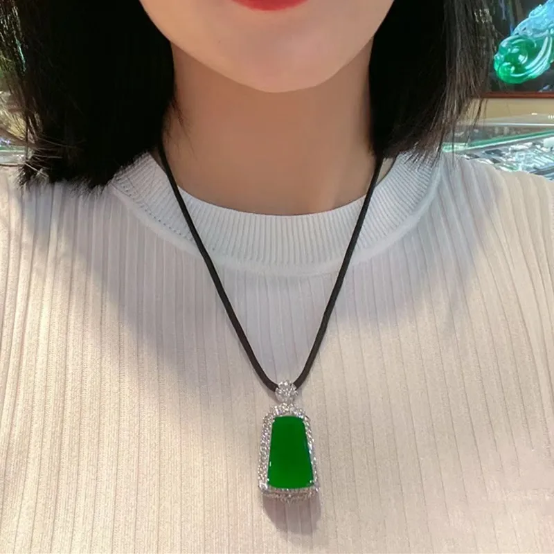 Natural Burma Jadeite Inlaid with Full Lucky Pendant Women\'s Necklace Spicy Green Sweater Chain Pendan