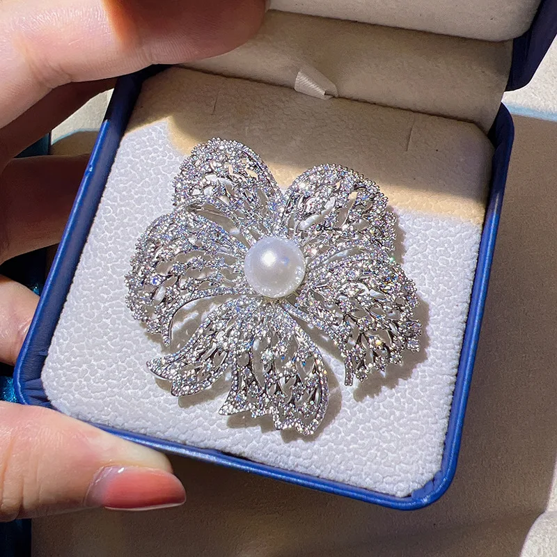 

Sparkly Cubic Zirconia Firework Brooches for Women Luxury Design Clothing Accessories Pins Elegant Freshwater Pearl Corsage Gift