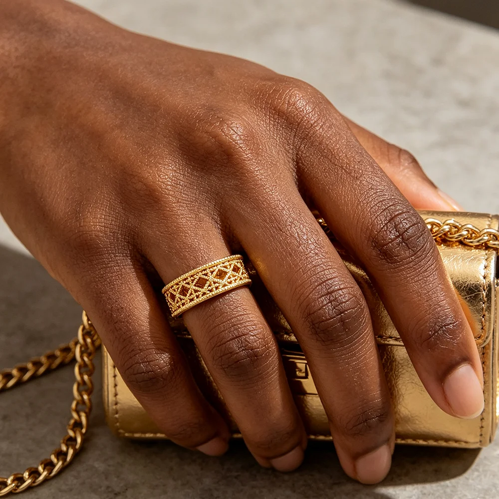 18K vergoldetes, hohles, geometrisches 4-teiliges Schmuckset für Damen, luxuriöse Kreis-Halskette, Armband, Ohrringe, Ring, Hochzeits- und Alltagsschmuck, Geschenk – Detail 6