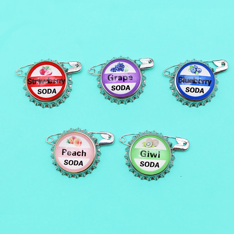 Bottle cap Pins Brooches Custom fruit Grape Peach Kiwifruit Strawberry Blueberry Bottle cap Jewelry Safe Pins Fashion Juice SODA