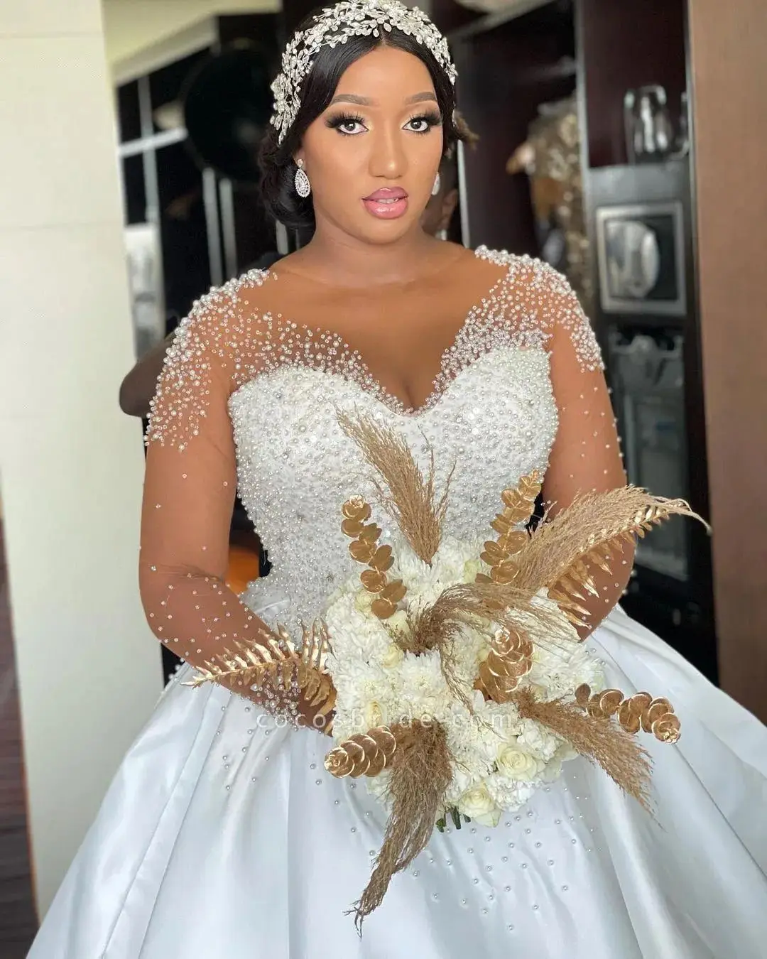 Customized African Arabic Plus Size Wedding Dresses Sheer Long Sleeves Beads Pearls Illusion Jewel Brdial Gowns