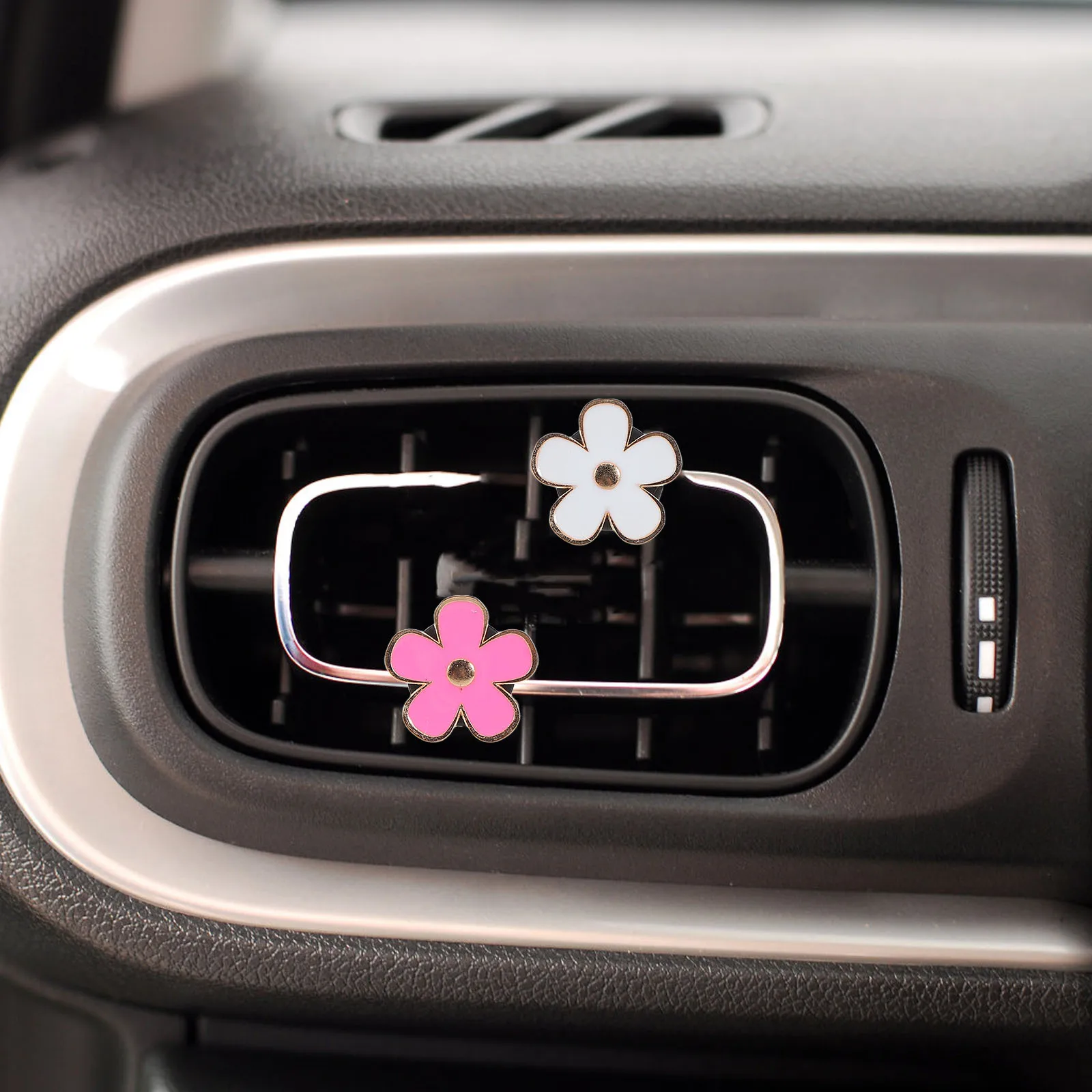 

1Set Metal Daisy Flower Car Vent Clips Aromatherapy Perfume Clip Cute Car Fresheners for Women Air Vent Decoration