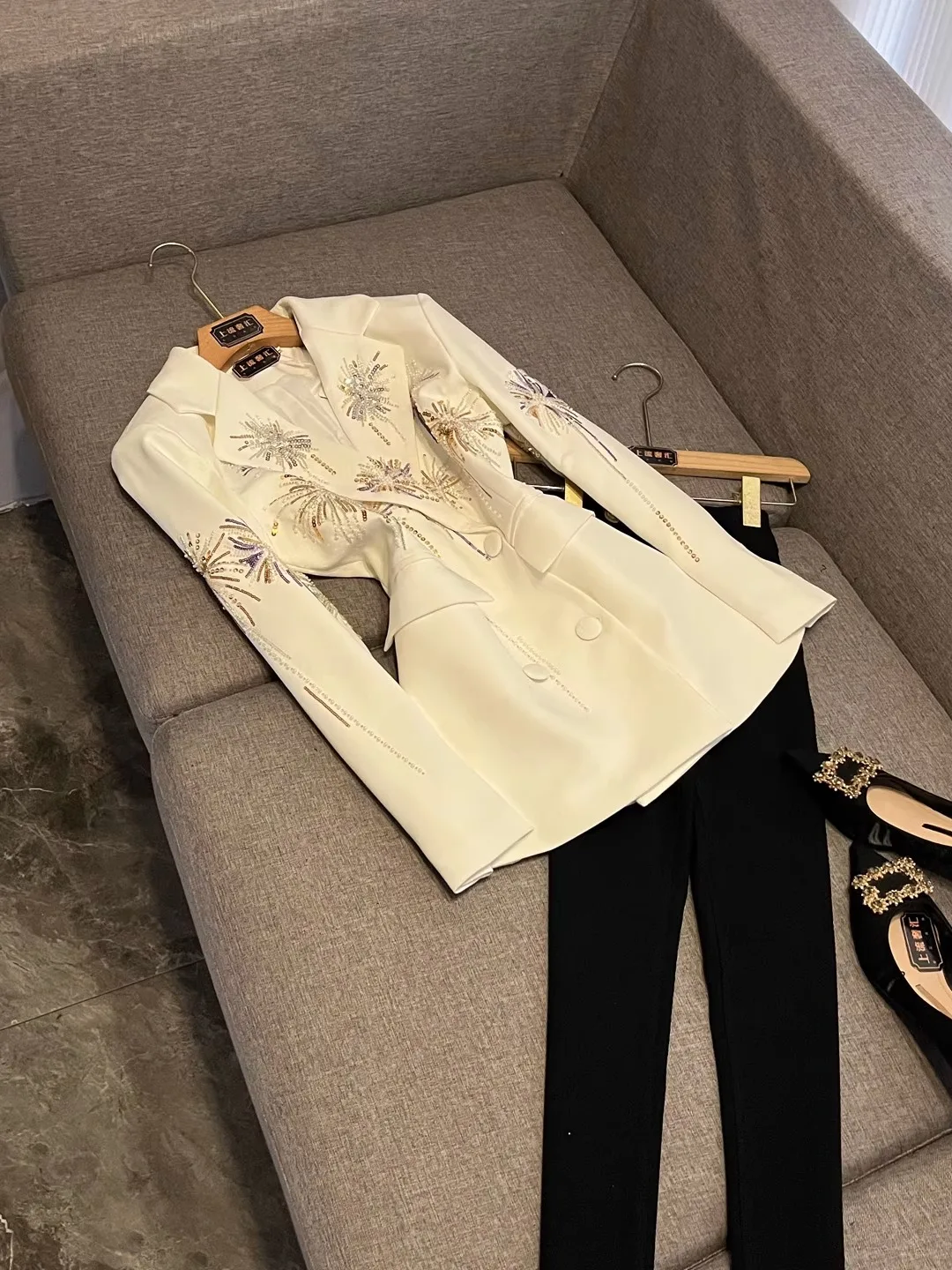 

Свободное золотое пальто с вышивкой, женский деловой костюм Bla с застежкой на талии, зима 202, новинка 202, французский Sle X3