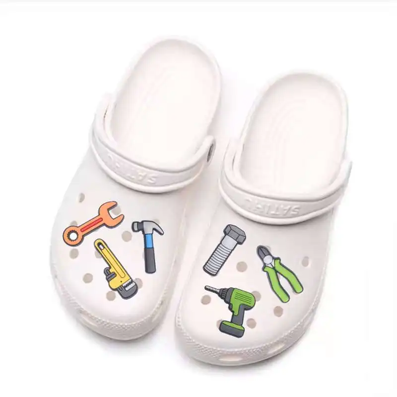 Boîte à outils de réparation en PVC, breloques de chaussures pour Crocs, badge bricolage, sandales, épingles pour enfants, décoration de jeans, accessoires de chaussures, bracelet, 1 pièce