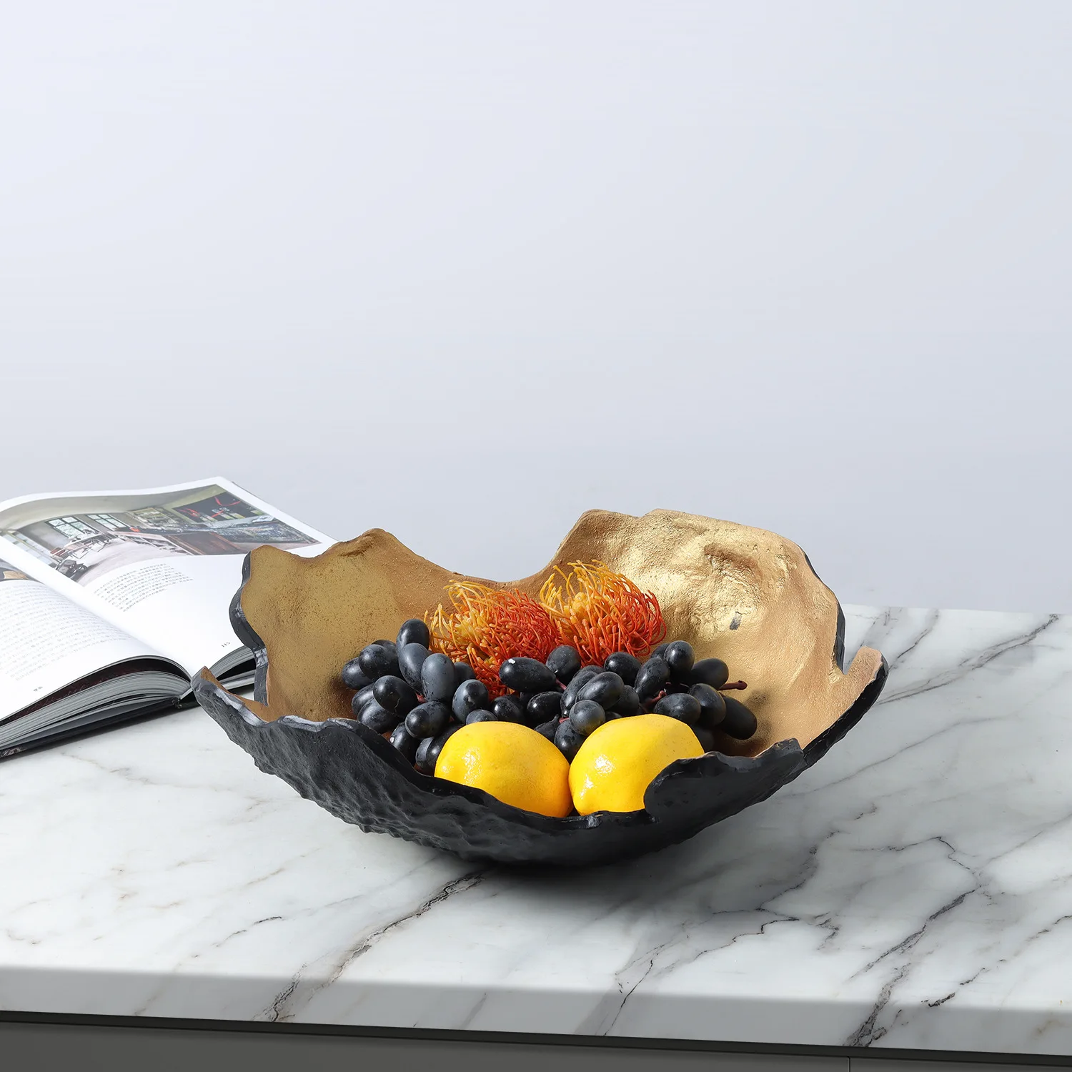 Modern minimalist creative resin black gold storage fruit tray hotel model room private club office desktop decoration