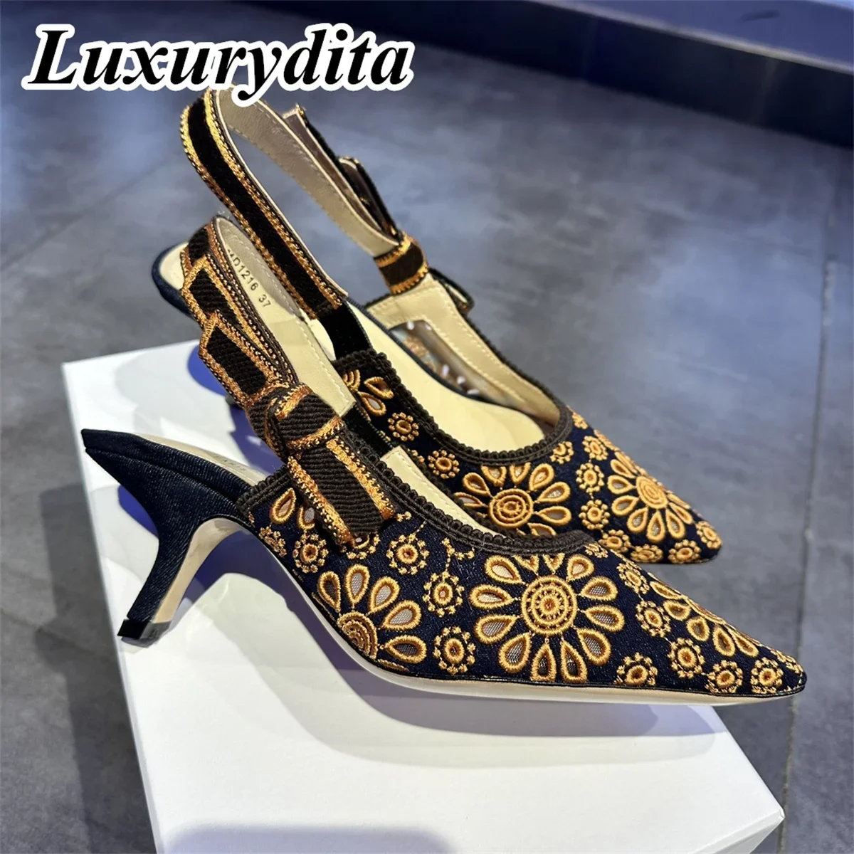 

Top Quality Luxury Womens Sandal Casual Lace Flat Fashion Embroidered Muller Shoes Designer Silk Leather Soled High Heel