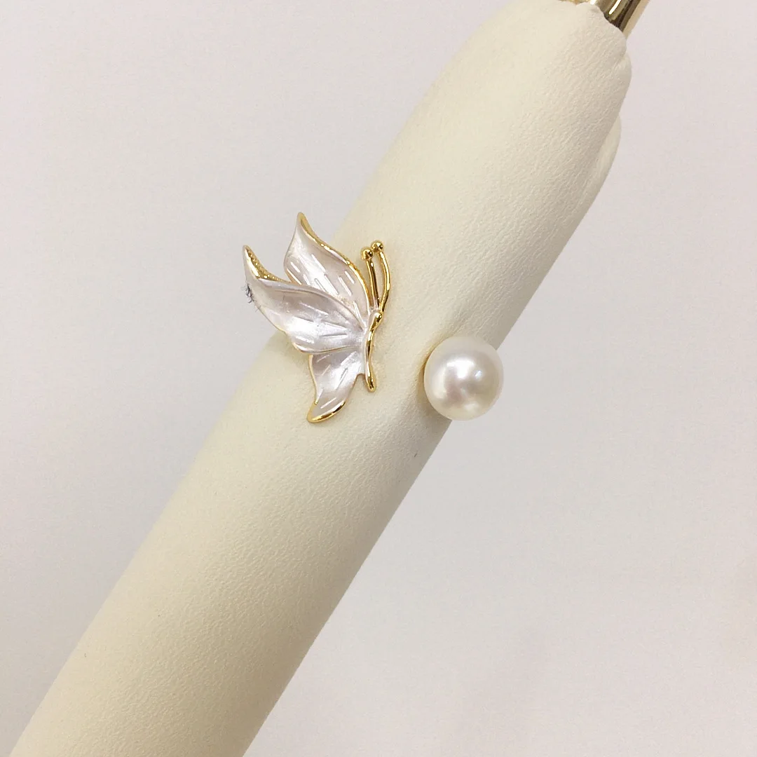 

Natural Freshwater Pearl Gold Plated Ring with Simple Zircon Single Pearl Design Fashionable Jewelry Accessory