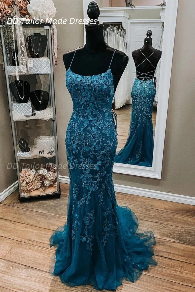 Gaun Prom Panjang Renda Teal Gelap Putri Duyung Punggung Terbuka Gaun Malam Formal Panjang Tali Spaghetti Applique Disesuaikan