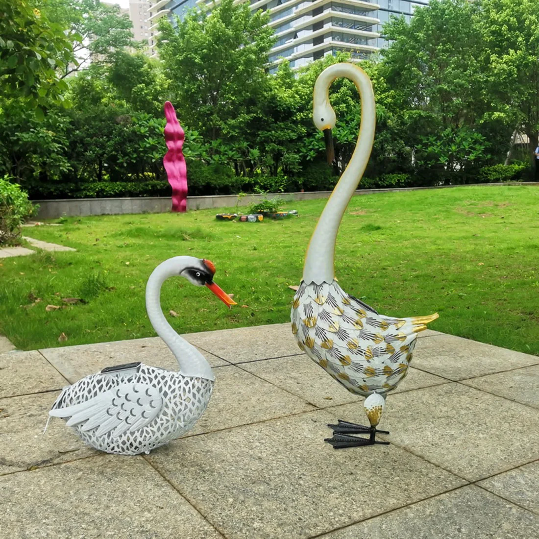 Cross-border Hot Selling European And American Garden Courtyard Outdoor Lawn Luminous Tin Animal Swan Solar Lamp