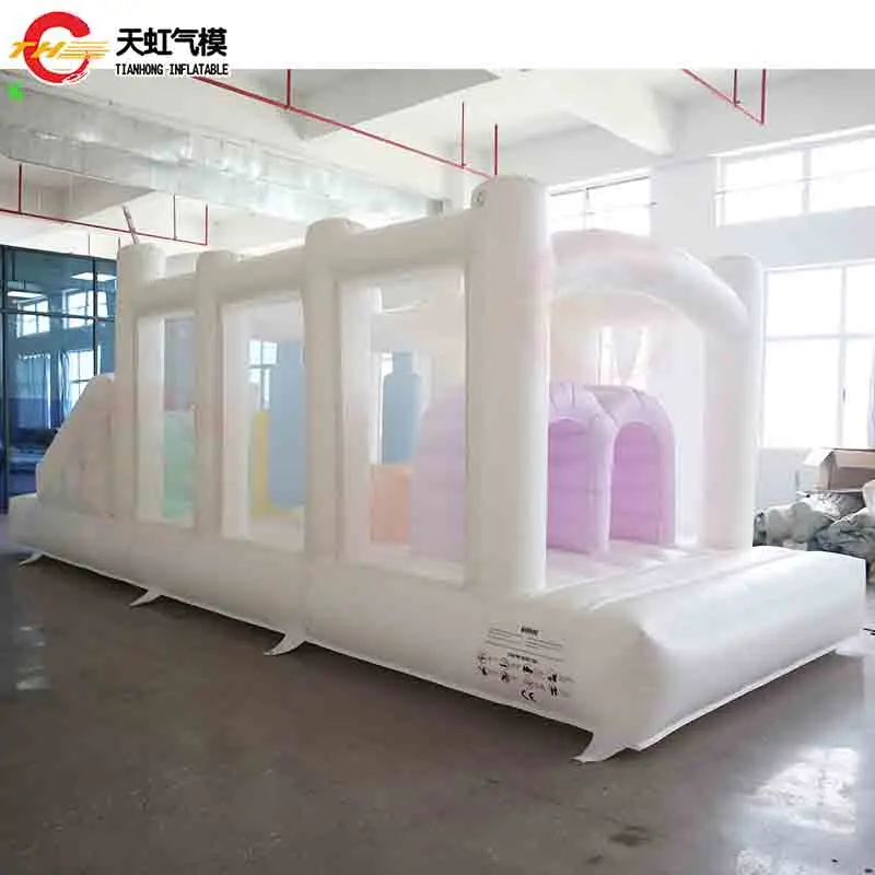 Escorregador Inflável Branco de 23 pés com Obstáculos para Aluguel em Casamentos e Festas de Carnaval