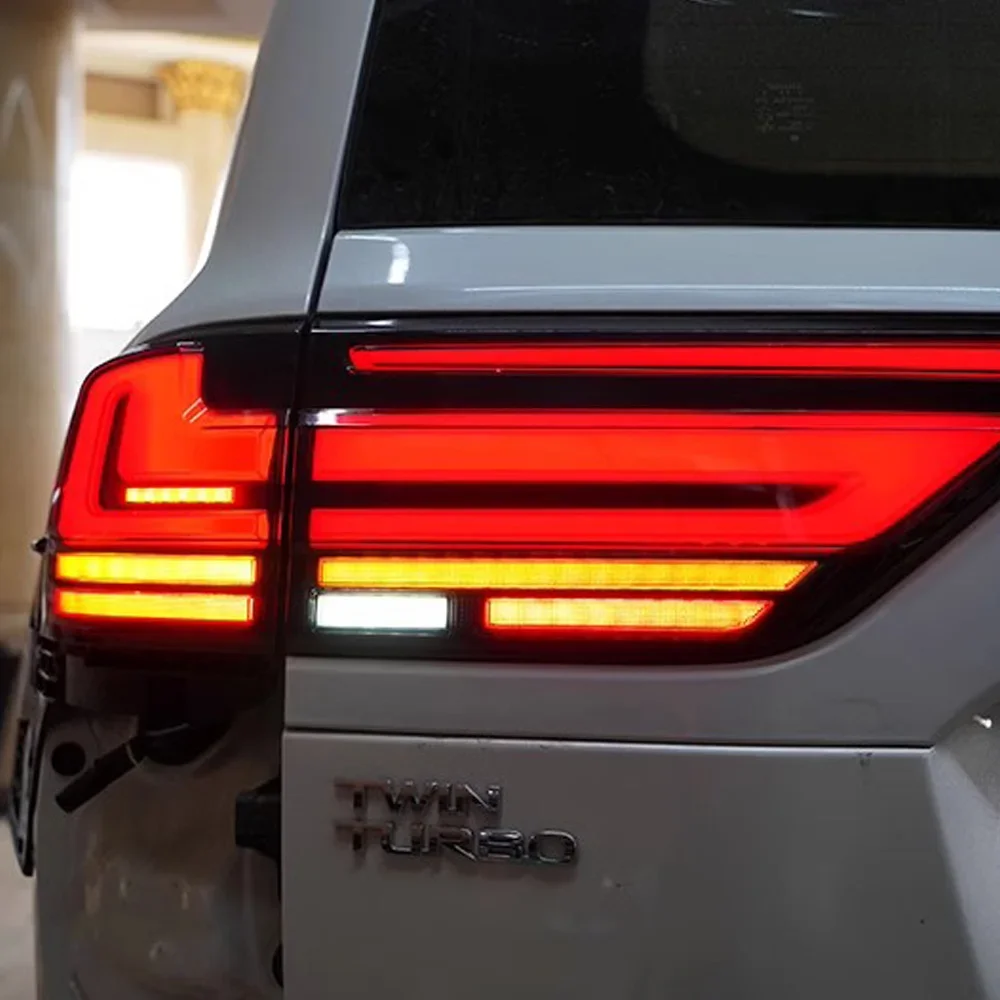 

Для Toyota Land Cruiser Lc300 2022-2025 светодиодный автомобильный задний фонарь в сборе, обновленный эффект запуска через аксессуары, инструменты для задних фонарей