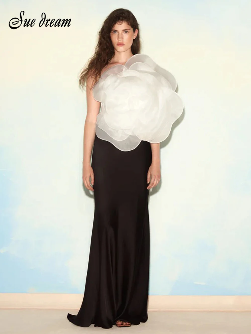 

2024 Sexy Big Flower Skirts 2 Pieces Set Women White Oblique Shoulder Floral Crop Tops & Long Skirt Evening Party Runway Set