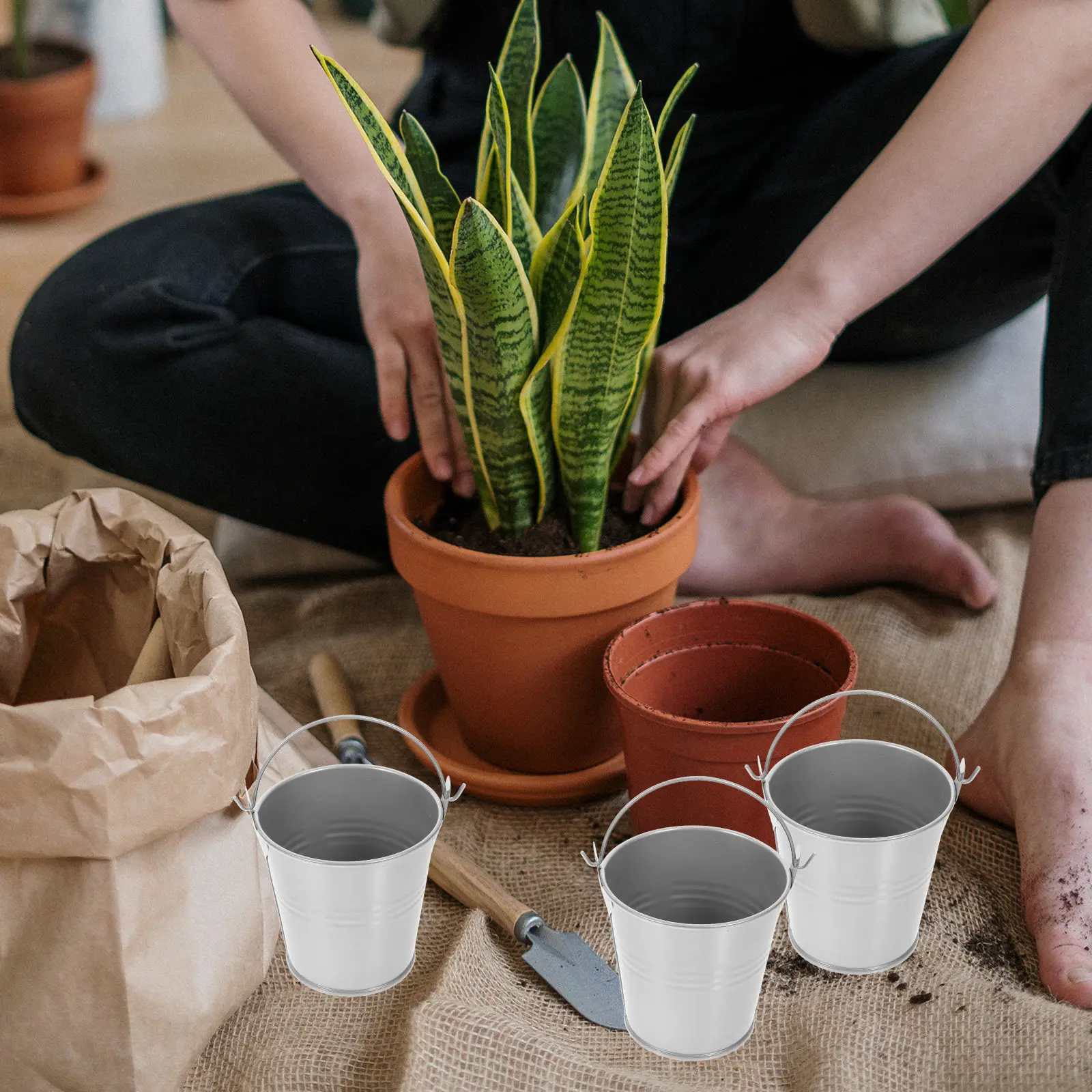 4Pcs Tin Buckets with Handles Small Metal Flower Buckets for Flowers Plants Decorative Tin Planters Indoor Outdoor Balcony