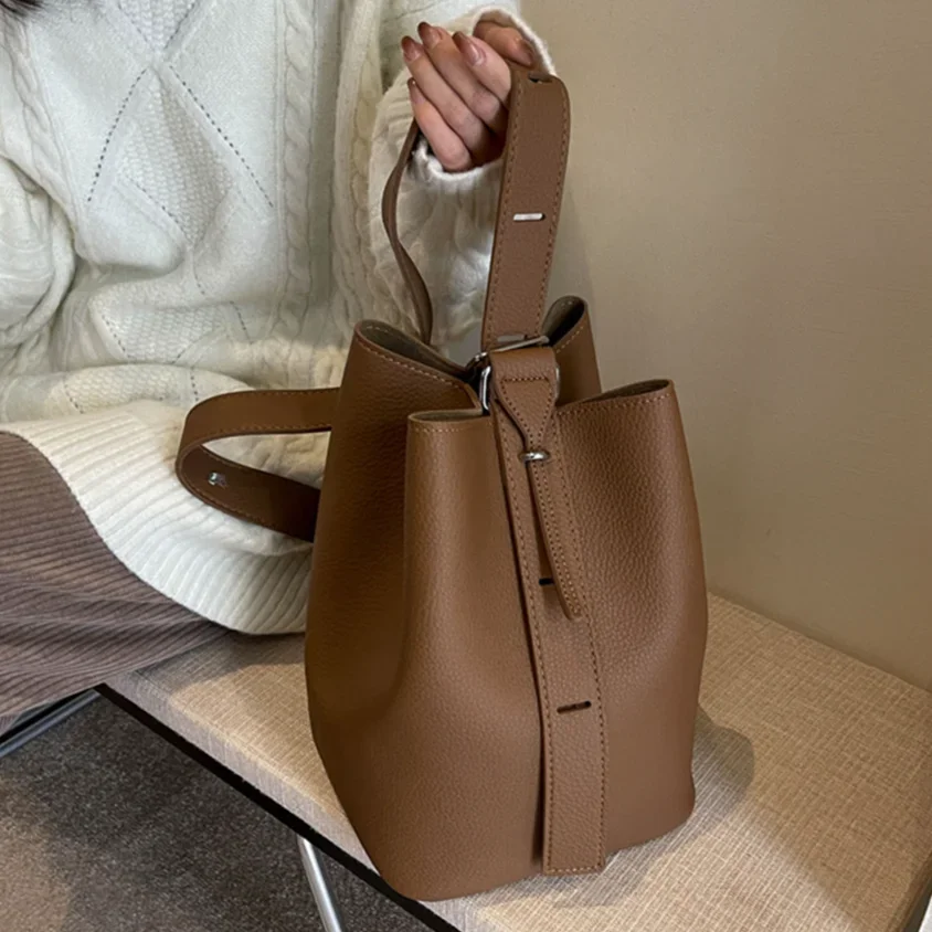 Retro Bucket Bag Women 2023 New Advanced Texture Commuter Shoulder Messenger Bag Adjusted Shoulder Strap Handbag With Mini Purse