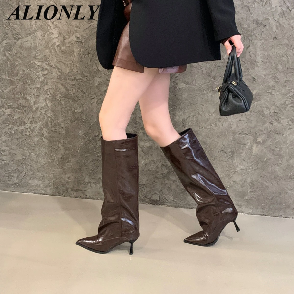 

Alionly 2026 New Winter Design Belt Buckle Zipper Women Knee-High Boots Punk Style Soft Leather Round Toe Square Heels Shoes