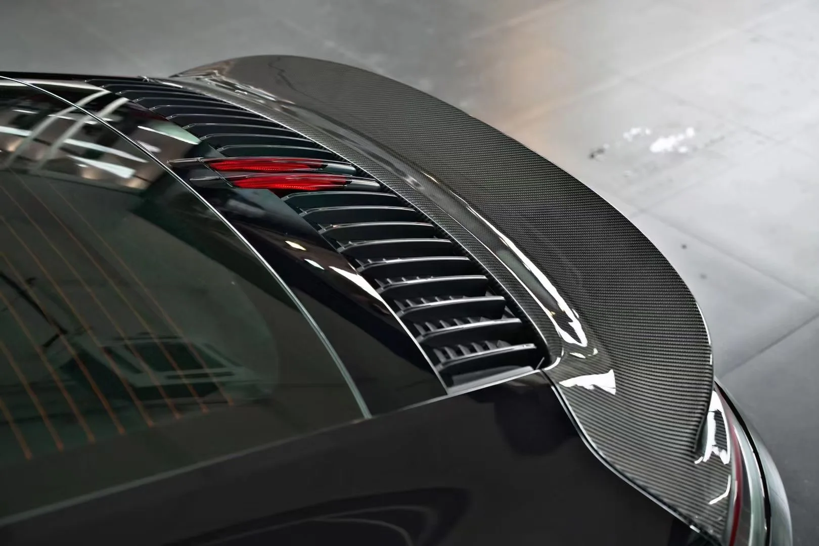 

Dry Carbon Fiber Rear Trunk Wing Spoiler for Porsche 911 992 Carrera 4 S 4S Targa 4S 2D 2019-2022