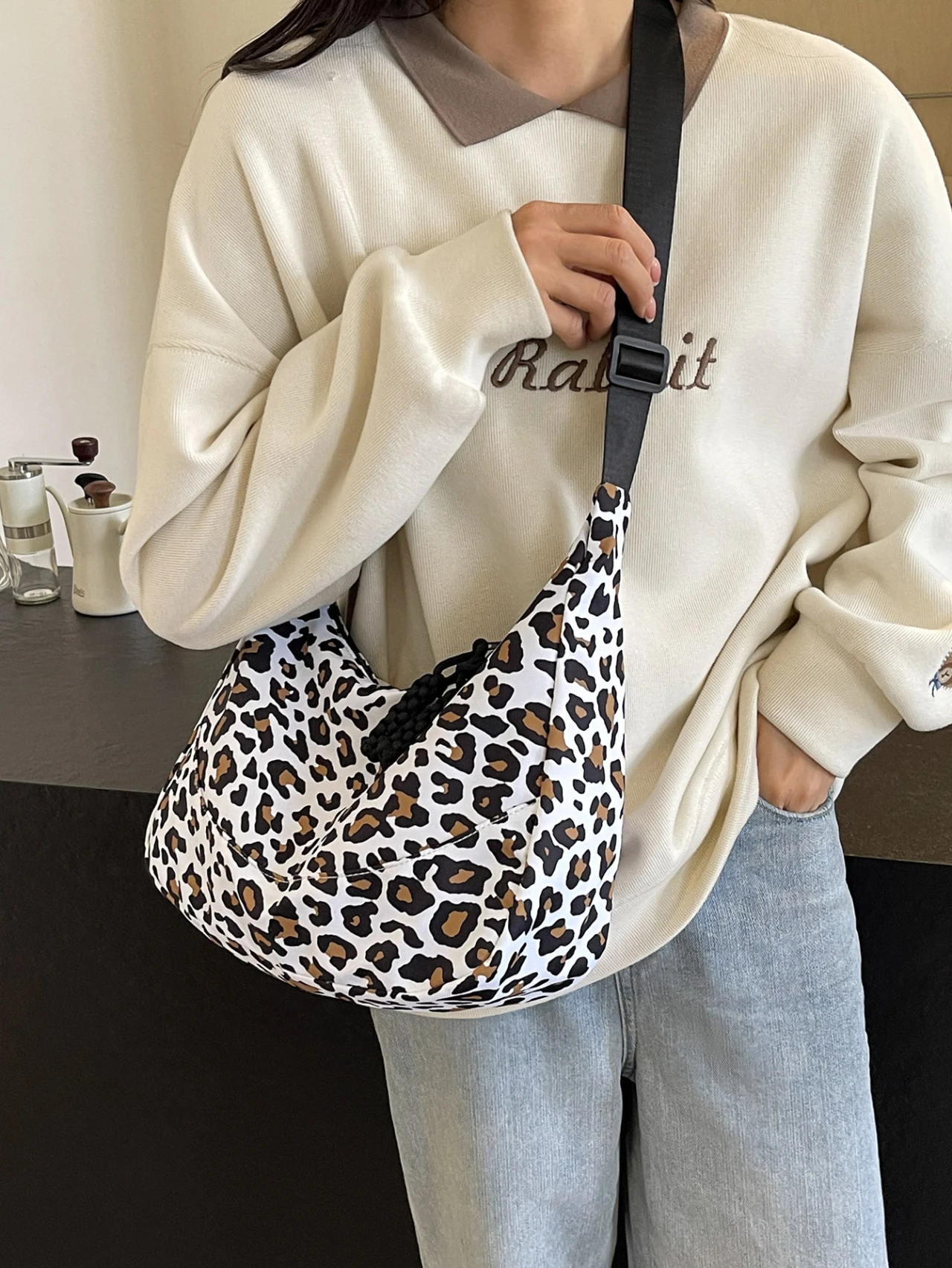 Autumn/Winter large capacity commuter leopard print crossbody Tote Bag Women\'s canvas fashion casual shoulder dumpling bag under