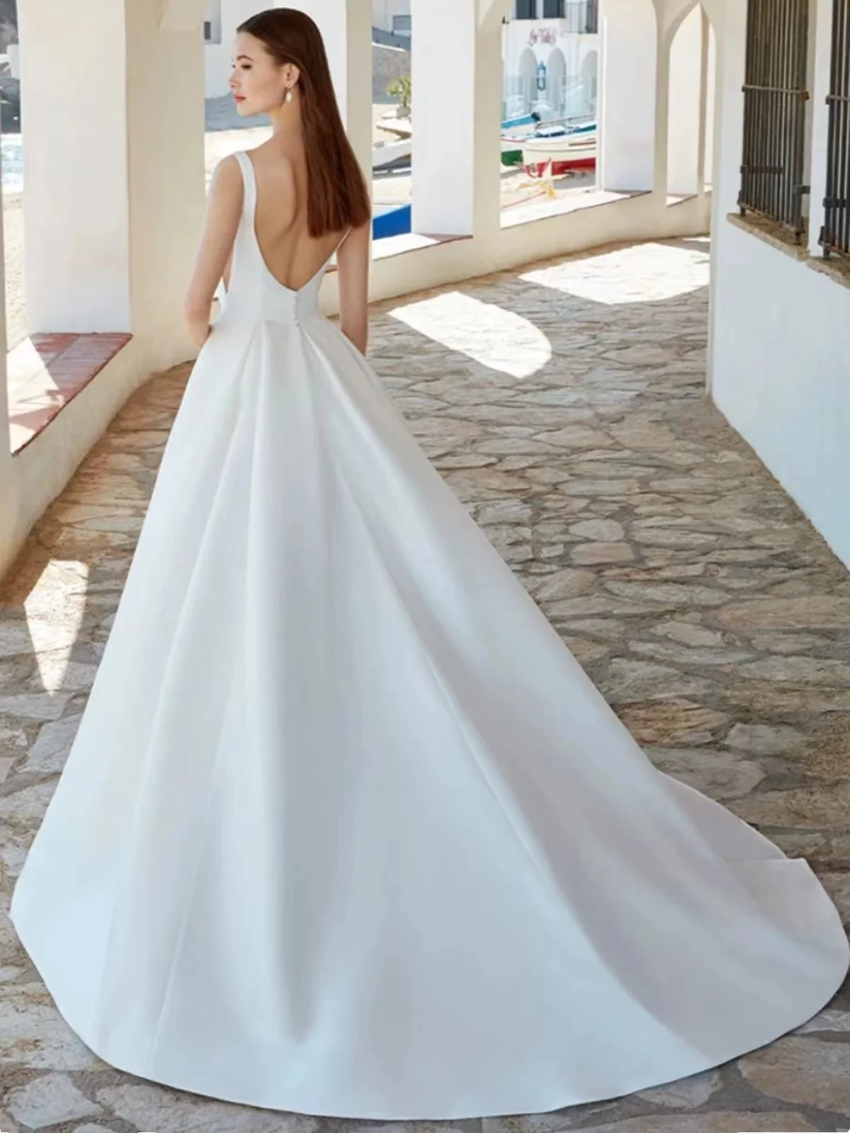 Vestido de noiva branco simples com colarinho quadrado para mulheres, cinto sem mangas, vestido de noiva moderno, trem de varredura sem costas