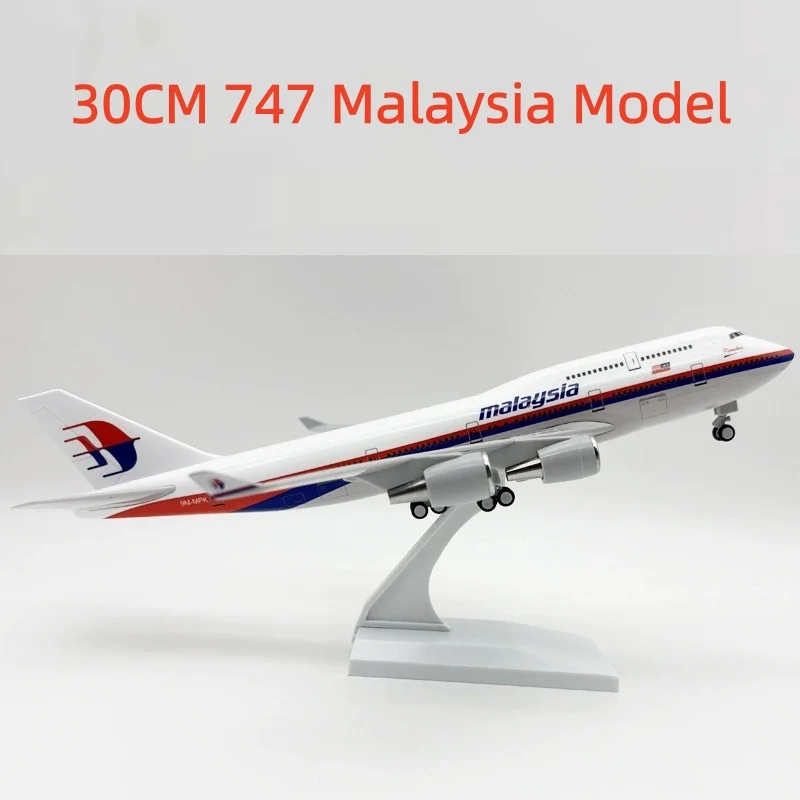 

Масштабная модель самолета 1/240, 30 см, Boeing 747, авиакомпания Malaysia Airways, литая из смолы, с подставкой, игрушка для детей, коллекционная
