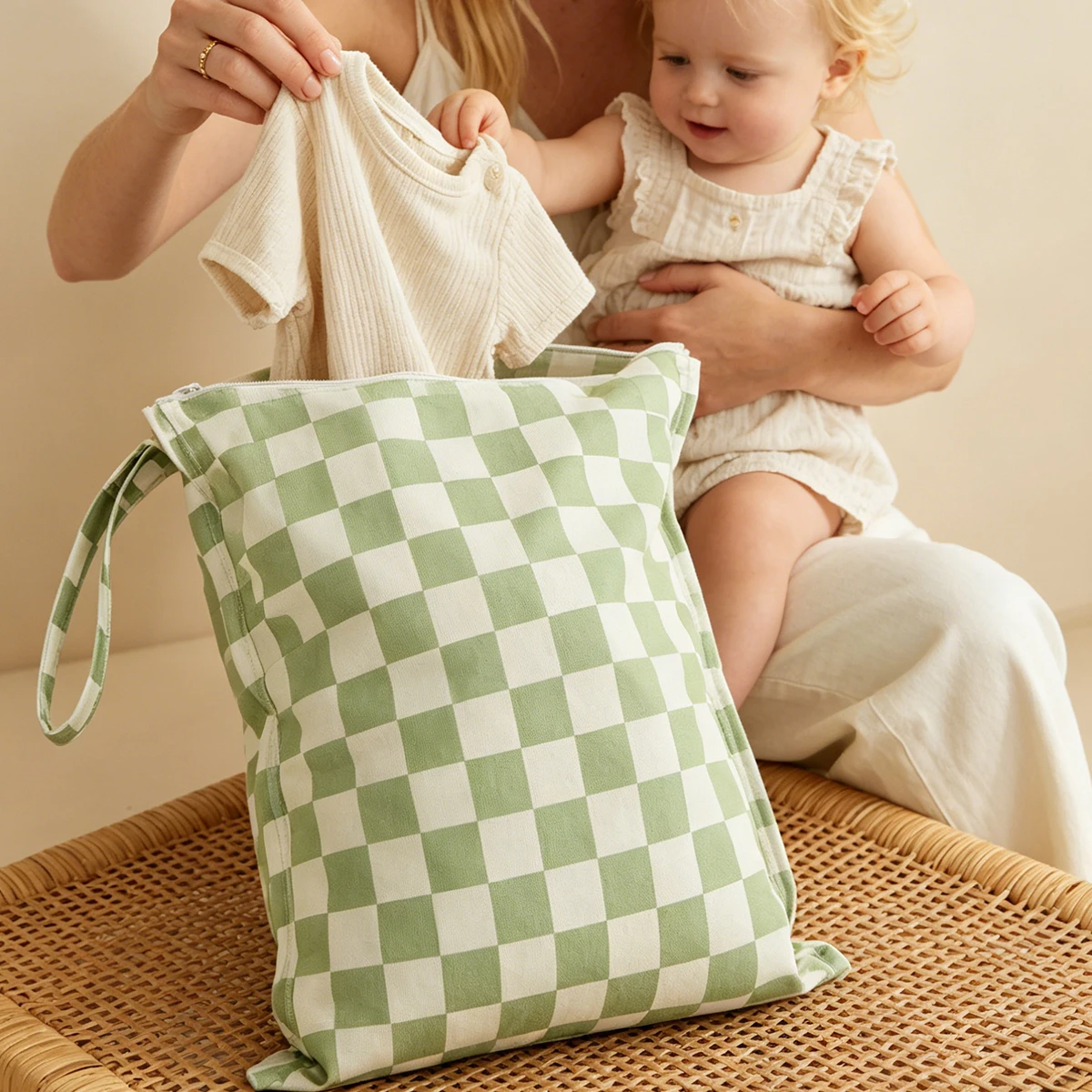 Kangobaby 30*40CM Waterproof Wet Bag Reusable Travel Storage Bag Zippered Pocket With Handle Machine Washable