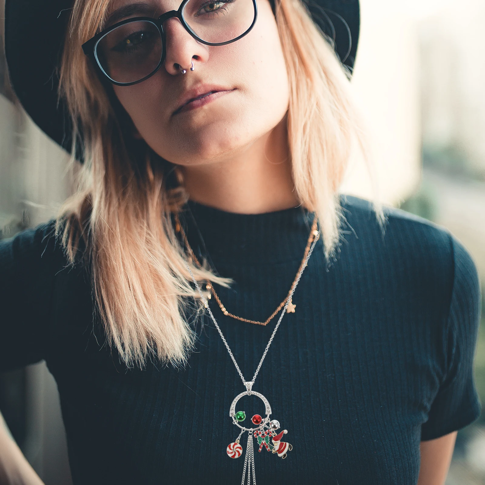 

Christmas Santa Hat Necklace Alloy Xmas Theme Pendant Necklace Elegant Dazzling Special Crowd Lovely Patterns Good