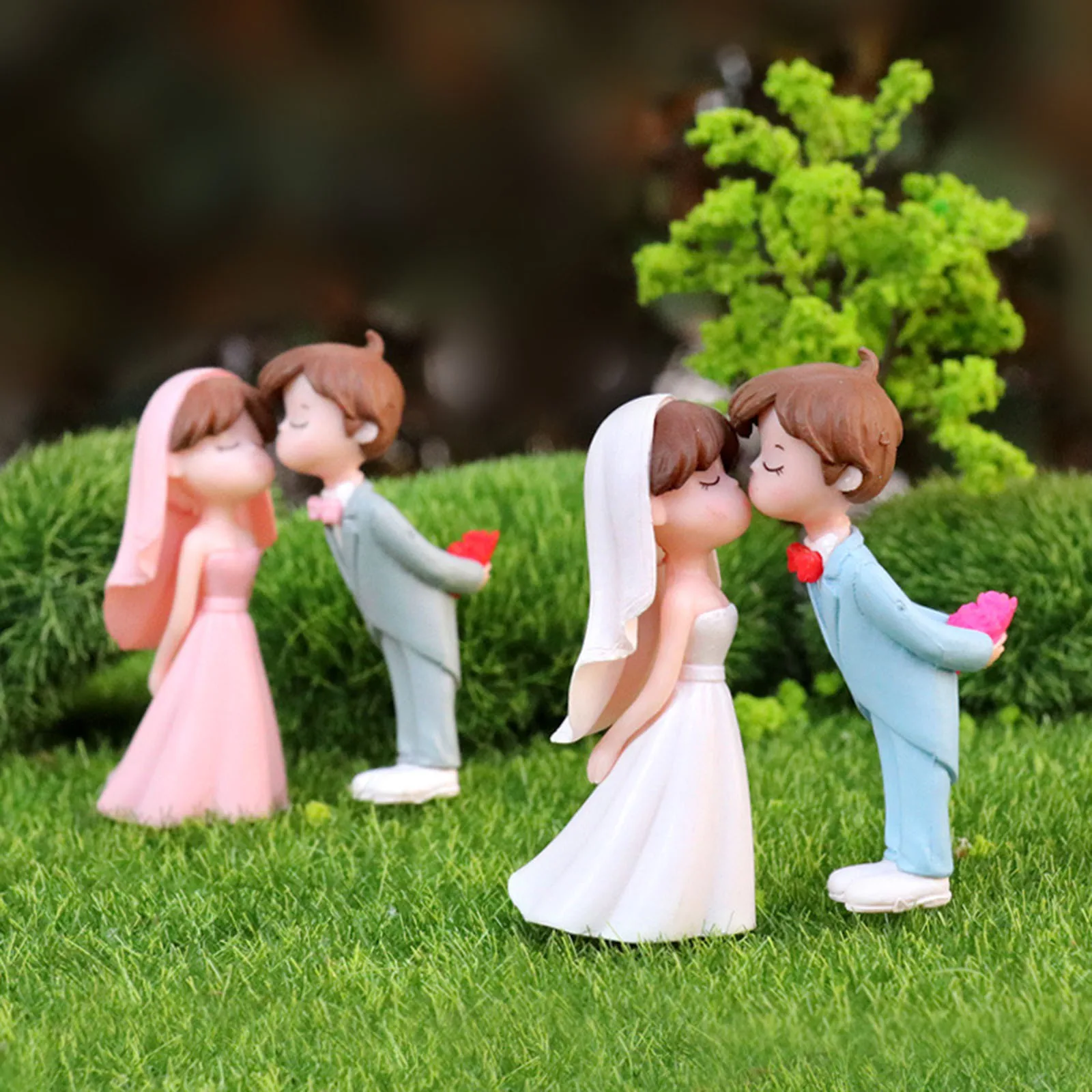 1Pair Kissing Couple Statue Cake Decoration Ornament Wedding Cake Topper Decoration Supplies Bride And Groom Figurines