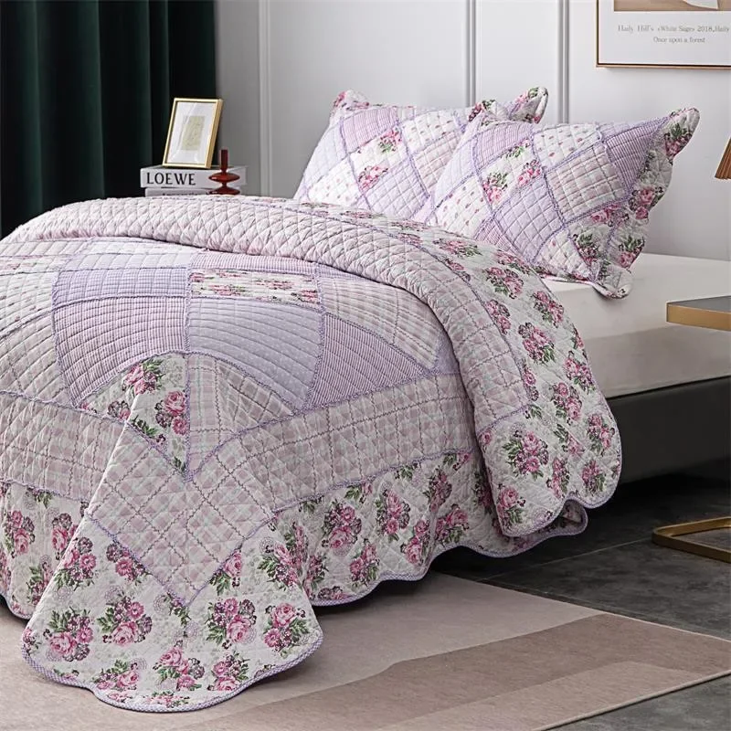 Floral Print Cotton Quilt Bedspread on the Bed, Applique Duvet, Quilted Pillowcase, Blanket Coverlet, Plaid, Cubrecam Bed Cover