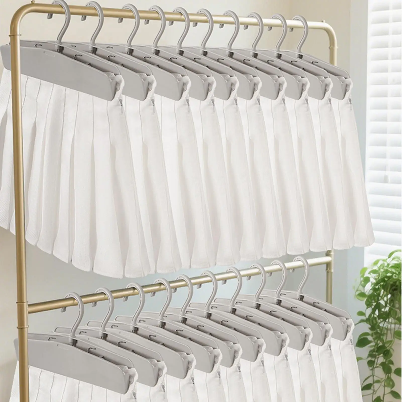 Skirt Hangers Heavy Duty Organizer Non-Slip Grip Garment Hangers With Clips For Bedroom Dorm Apartment Wardrobe Laundry Room