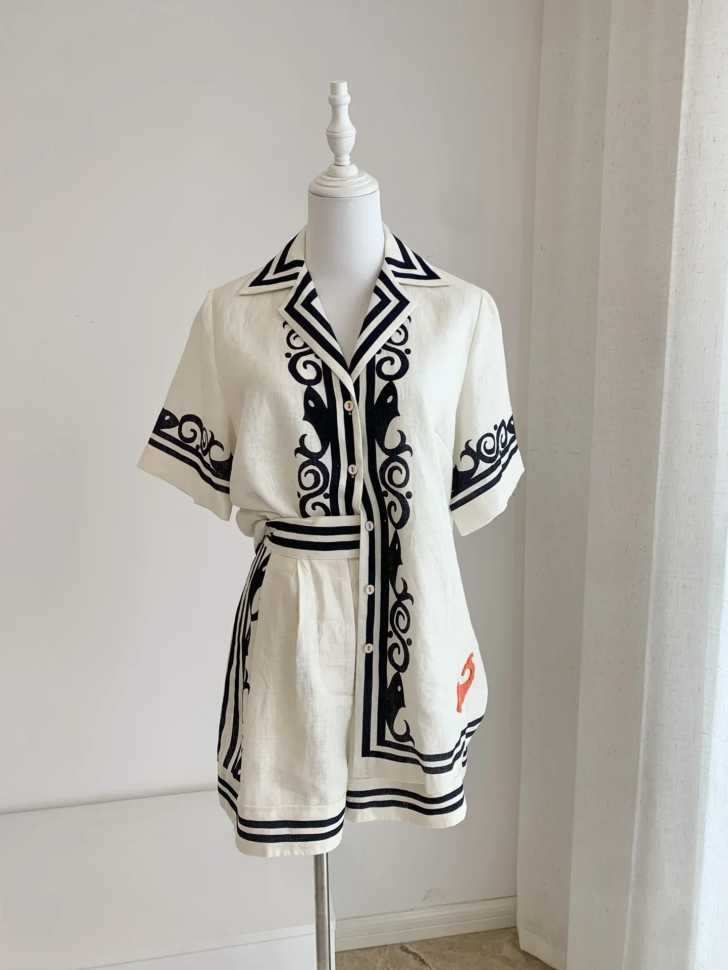 

Women's shirt short sleeved fashionable casual retro fish pattern printed shirt top+high waisted shorts 2025 new item