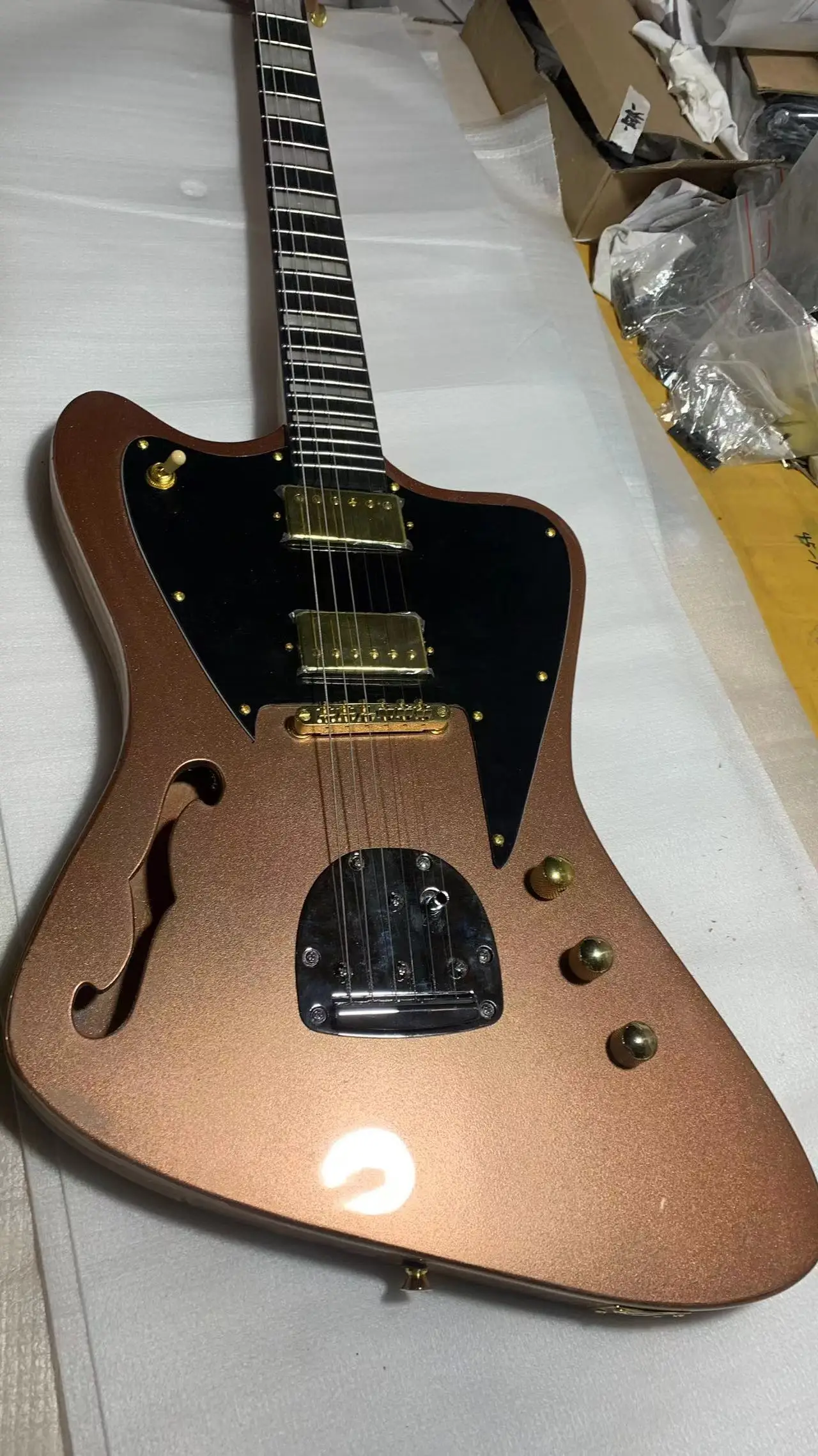 Chinese factory makes high-end custom 6-string electric guitars, semi-hollowed out body, rose gold, support custom, free shippin