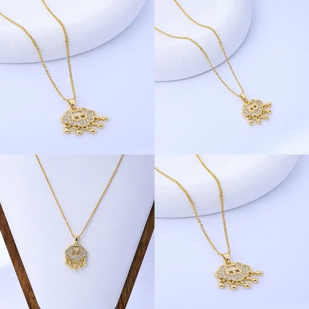 

Jigan Ping An Lock Student Pendant 18K Gold Fashion Clavicle Chain to give children auspicious gifts and longevity
