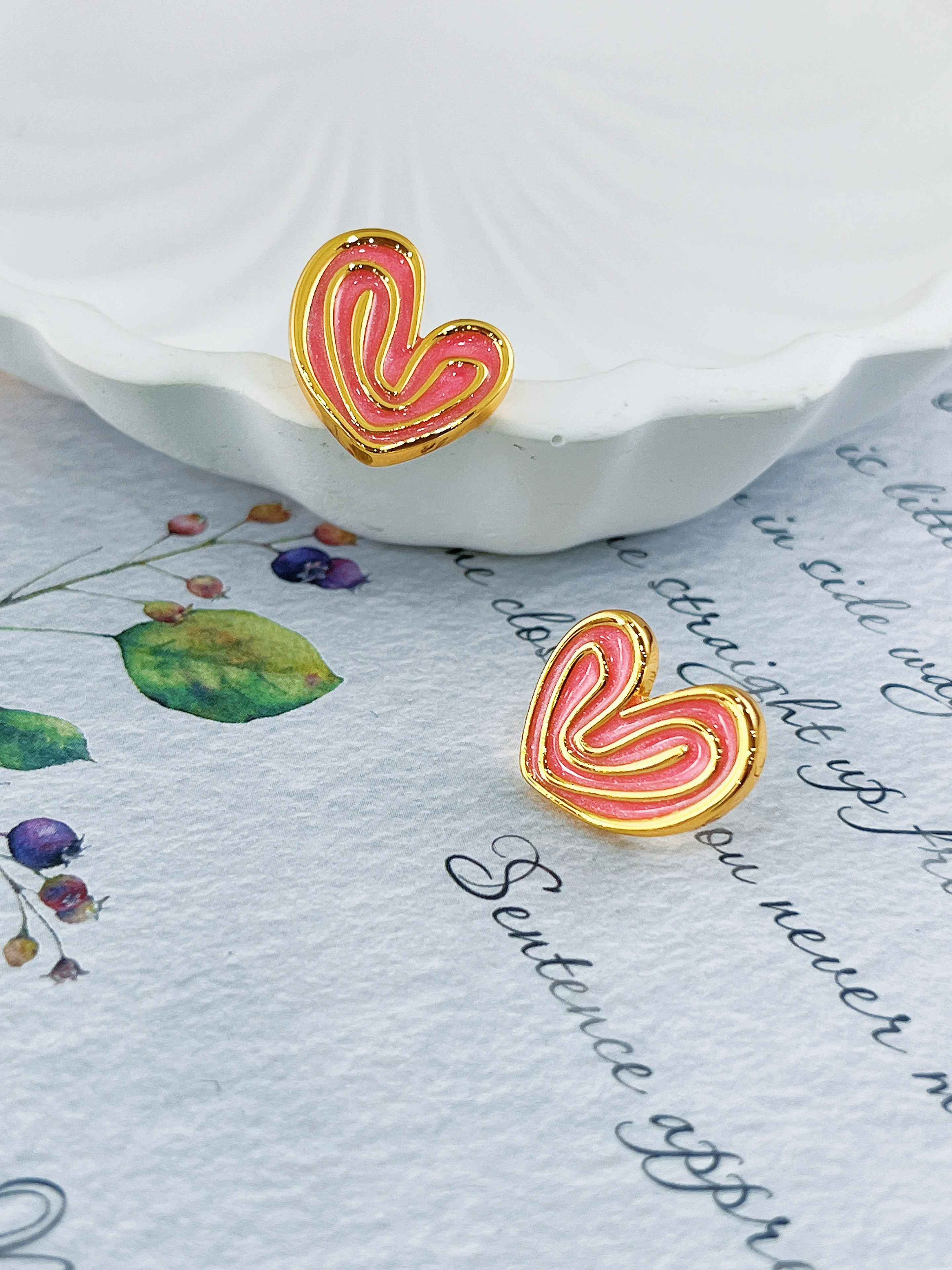 

New Original Heart-Shaped Pink Enamel Stud Earrings - Unique, Feminine, and Fresh Fashion Jewelry Factory Direct Sales