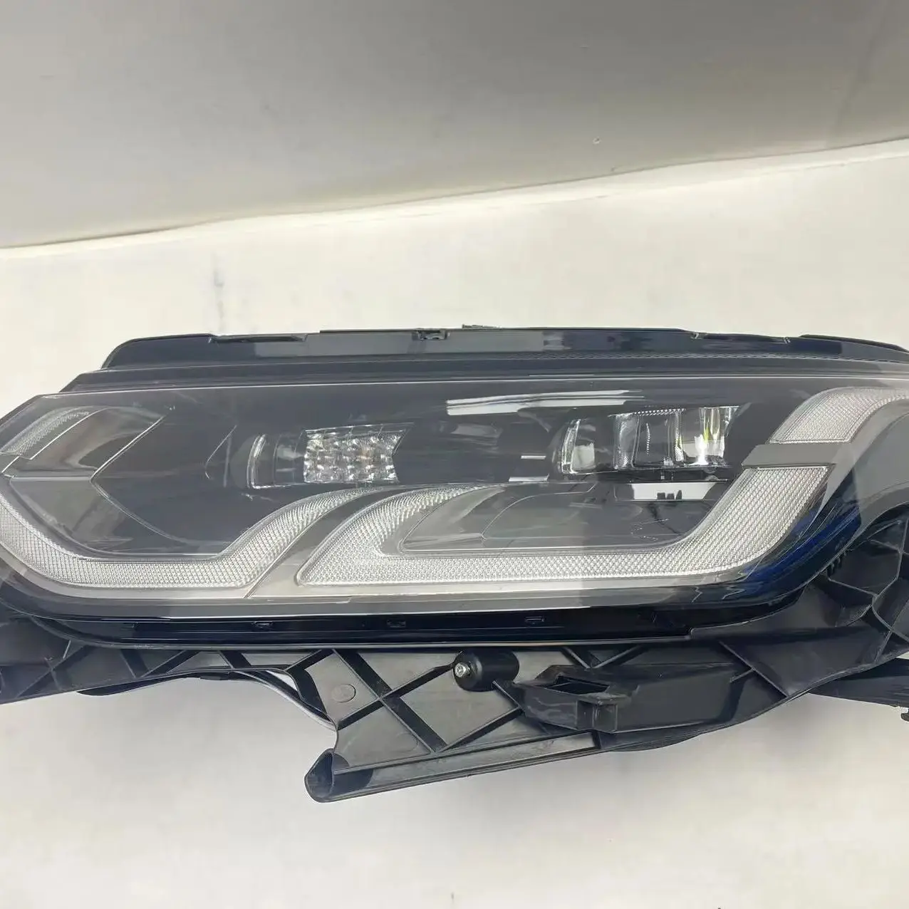 

Подходит для новых спортивных светодиодных фар Range Rover, высококачественная автомобильная система освещения, поддерживающая модернизацию.