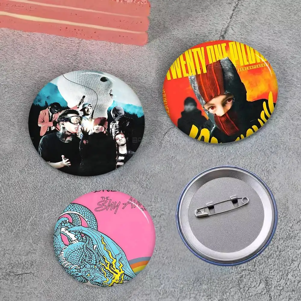 Band T-Twenty O-One P-Pilots Photo Brooches Creative Round Badge Gifts Pins 32/44/58mm
