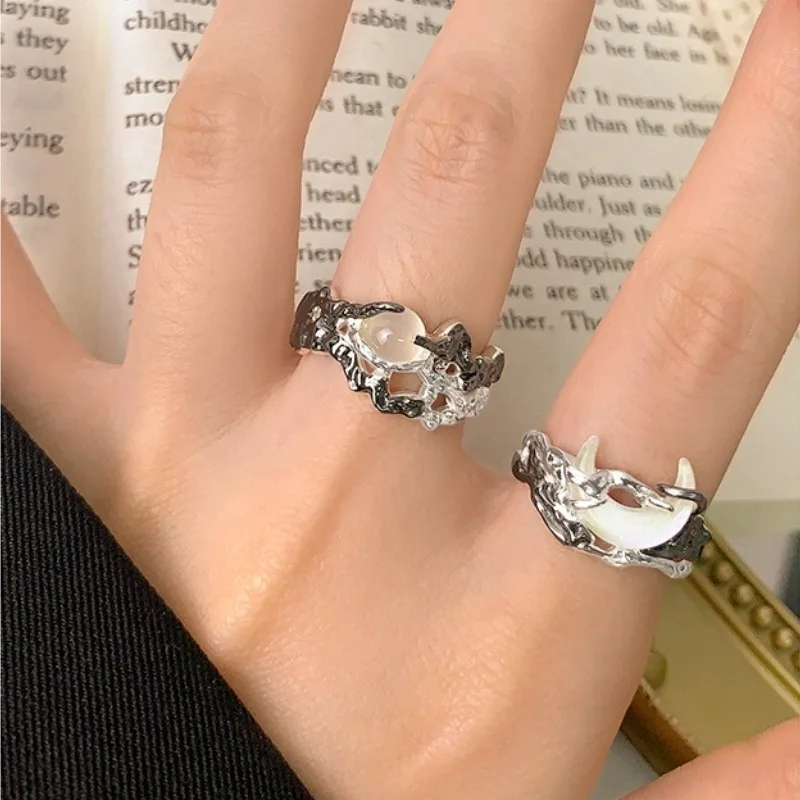 Conjunto de anillos góticos irregulares de sol y Luna para parejas y mujeres, anillo abierto ajustable de plata y negro, joyería versátil de lujo ligera