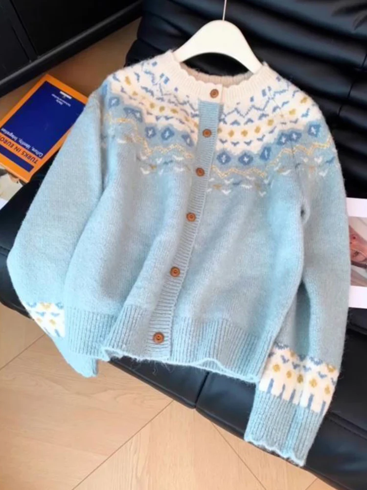 เสื้อคาร์ดิแกนถักลายแจ็คการ์ดหวานๆ สไตล์วินเทจสำหรับผู้หญิง ทรงหลวม สบายๆ แบบลำลอง ติดกระดุม ลายพิมพ์นุ่ม แขนยาว คอกลม เหมาะสำหรับฤดูใบไม้ร่วงและฤดูหนาว