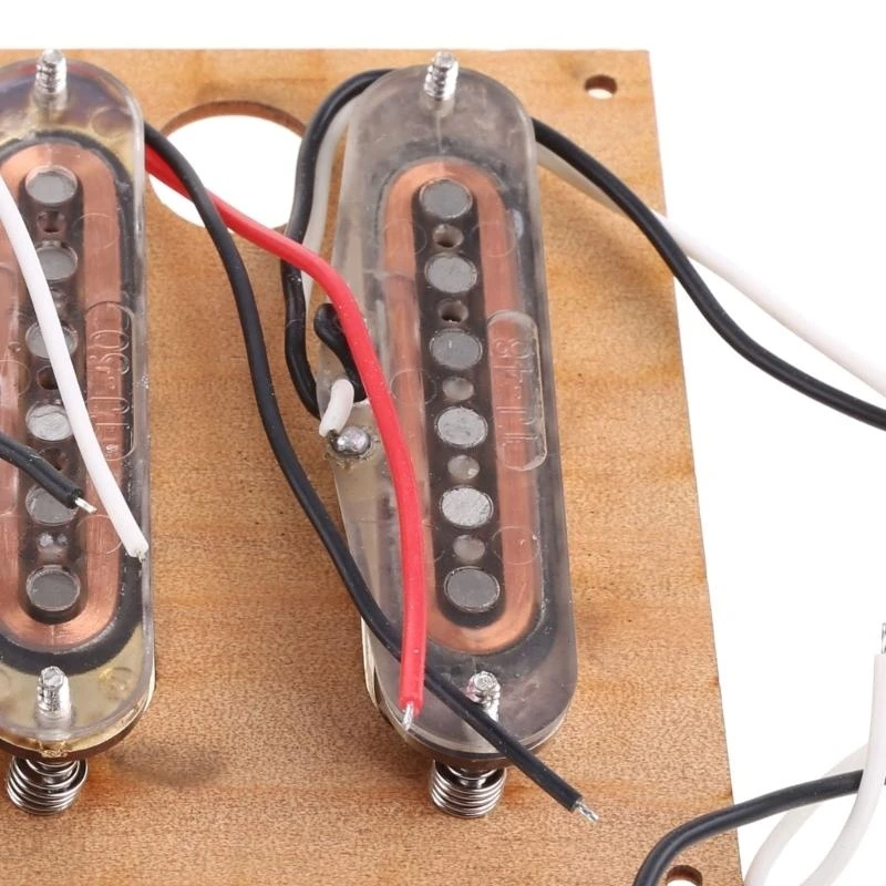 

K0EF Scratchplate для звукоснимателей Alnico V для электрогитар, комплект запасных частей для звукоснимателей SSS, загруженная