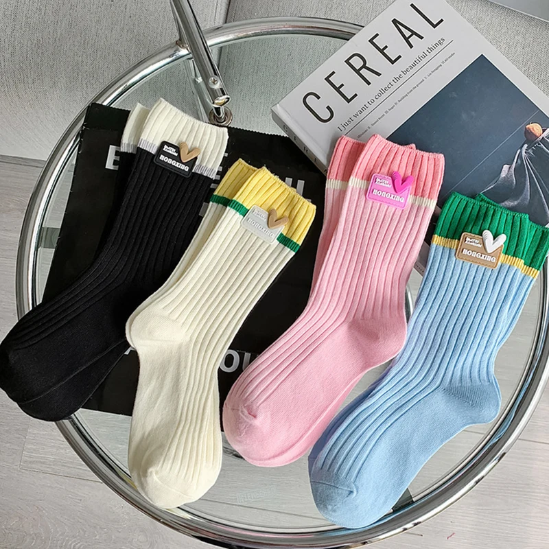 1/4 Paar Damen-Socken mit herzförmigem Logo, mittlere Röhre, Frühling und Sommer, dünn, atmungsaktiv, modisch, Dopaminfarben, lässige Socken – Detail 3