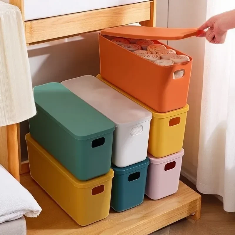 Rechteckiger Aufbewahrungskorb aus Kunststoff mit Abdeckung, ideal zum Aufräumen von Unterwäsche und kleinen Bekleidungsartikeln in Schubladen
