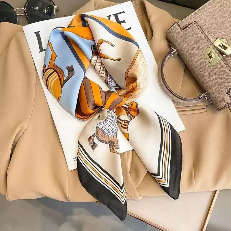 Sciarpa Quadrata In Raso Di Seta Donna – 53x53 Cm – Stampa Fashion, Leggera E Morbida, Multiuso (Collo, Testa, Borsa)
