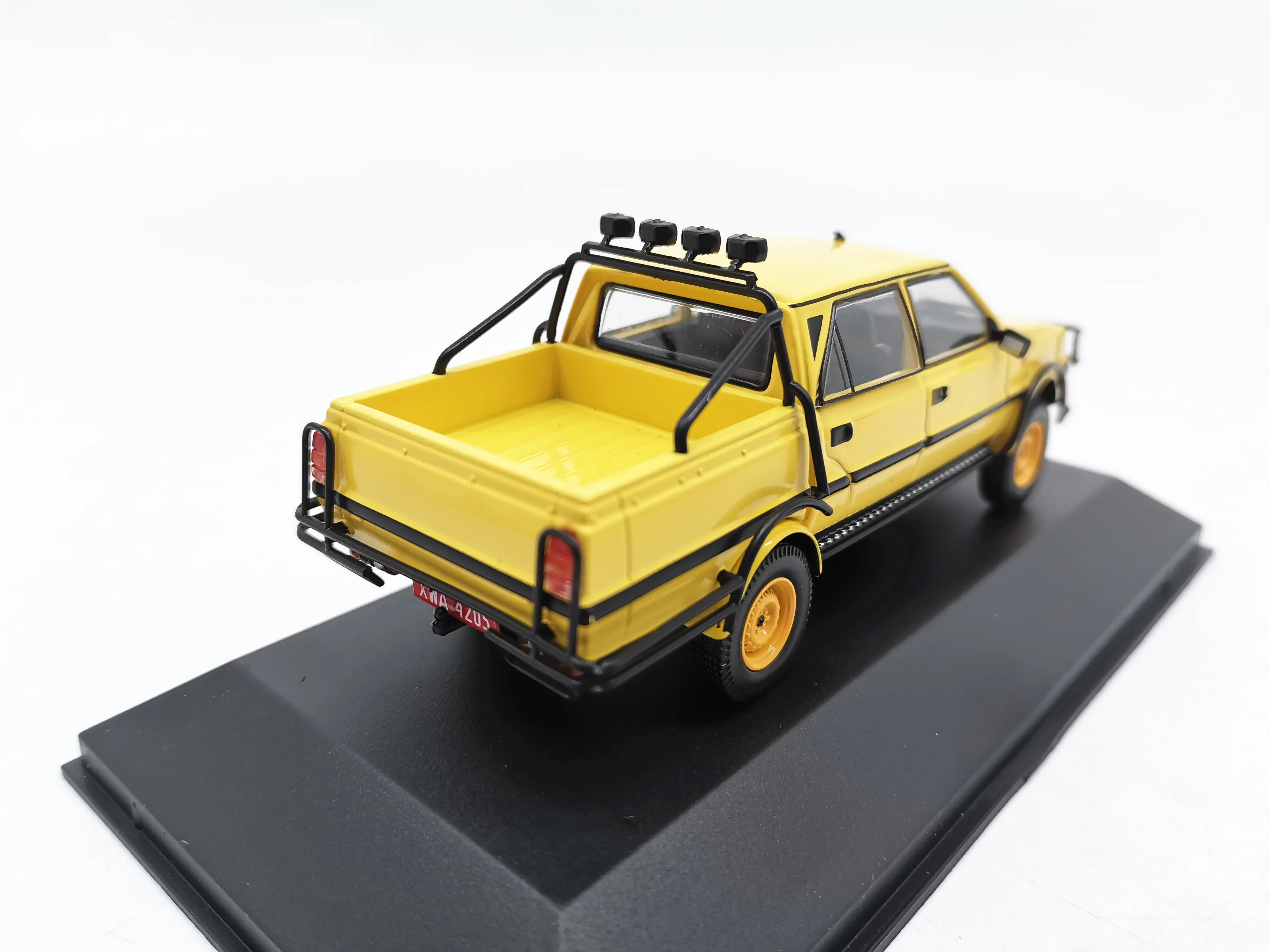 1/43 Scale Die-cast Toys FSO POLONEZ ANALOG Pickup Alloy Static Collection Car Model Festival Gift Souvenir Display