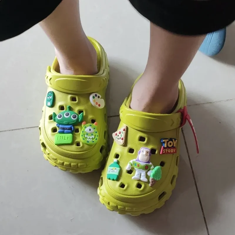 New Buzz Lightyear scarpe con foro per bambini pantofole per ragazzi e ragazze estate antiscivolo suola morbida scarpe da spiaggia in uscita per