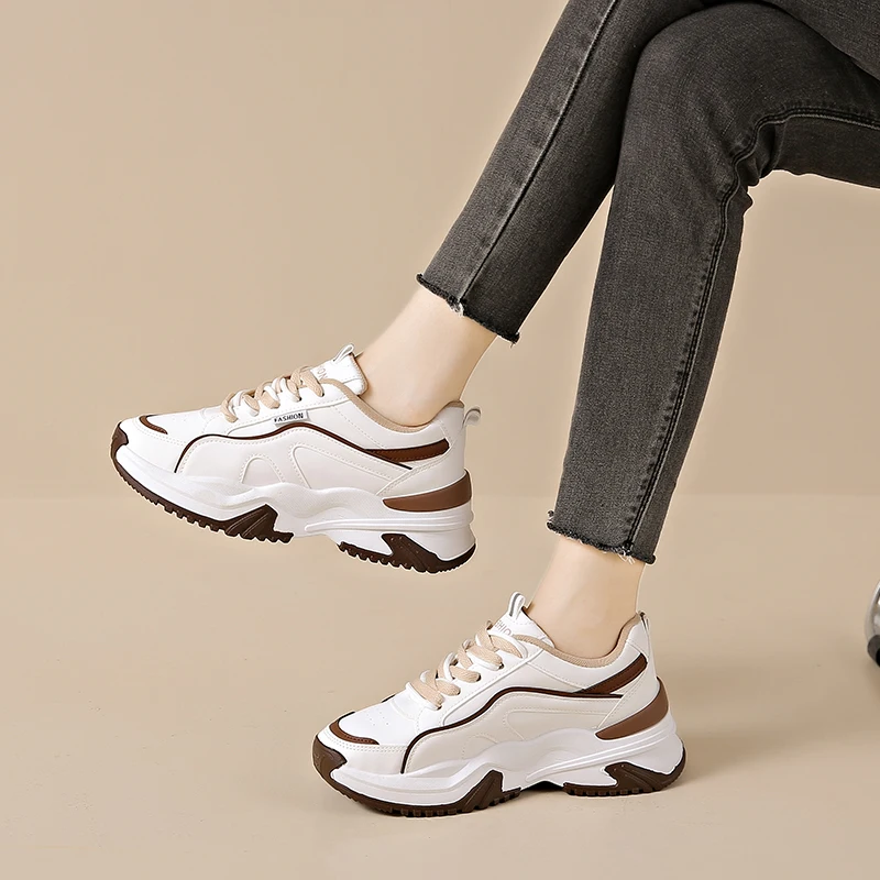 Lässige Turnschuhe für Damen, trendige neue All-Match-vulkanisierte Schuhe, 2025, höhenvergrößernde Papa-Schuhe für Damen im Freien, Zapatos De Mujer