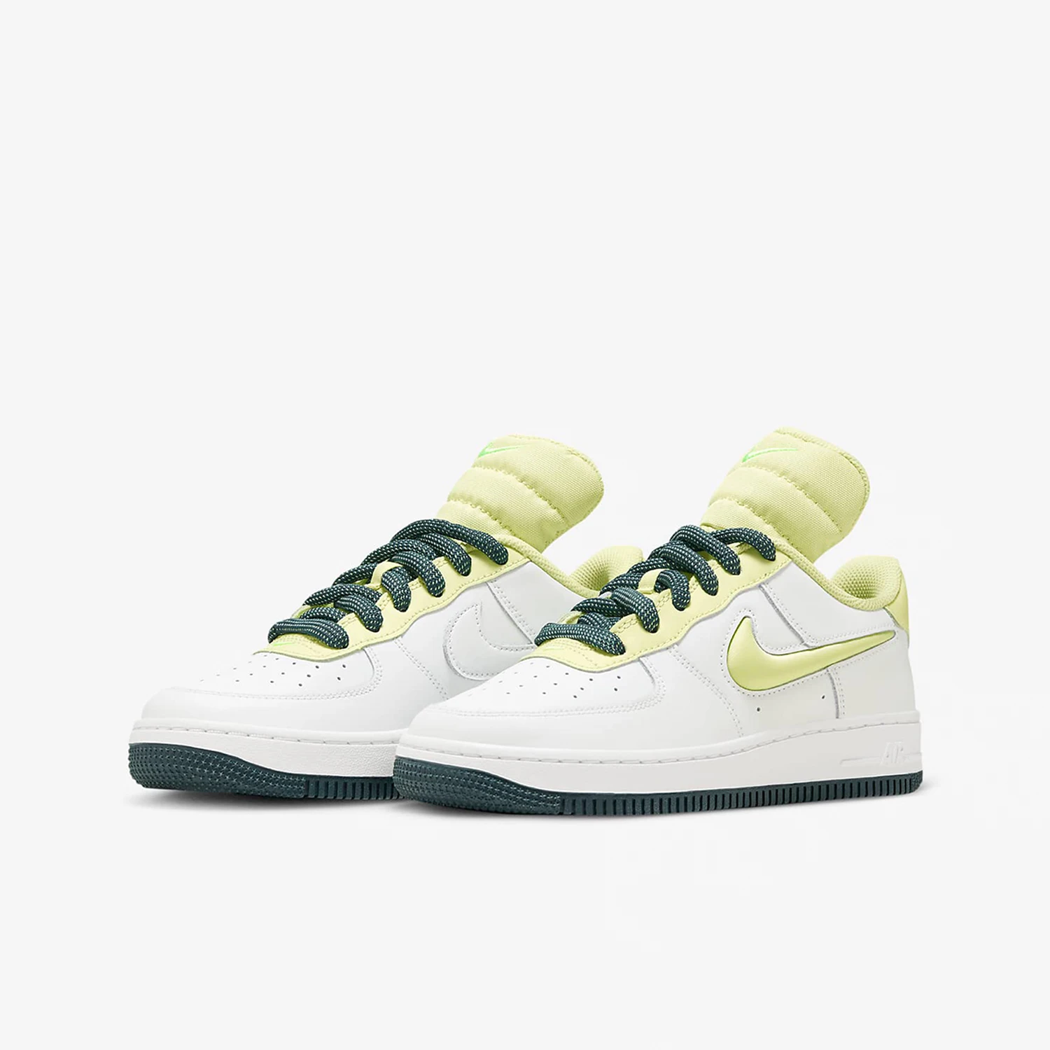 

Nike Authentic New GS Grade School Girls' Retro Skate Shoes FB7402-100